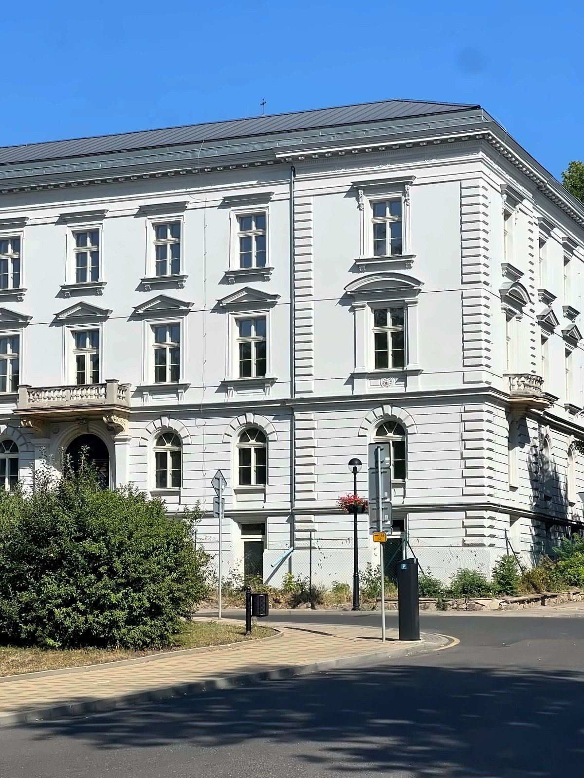 Průčelí vily – původní světlá fasáda
