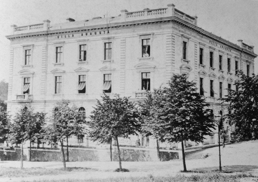 Vila s aleí, kolem 1900